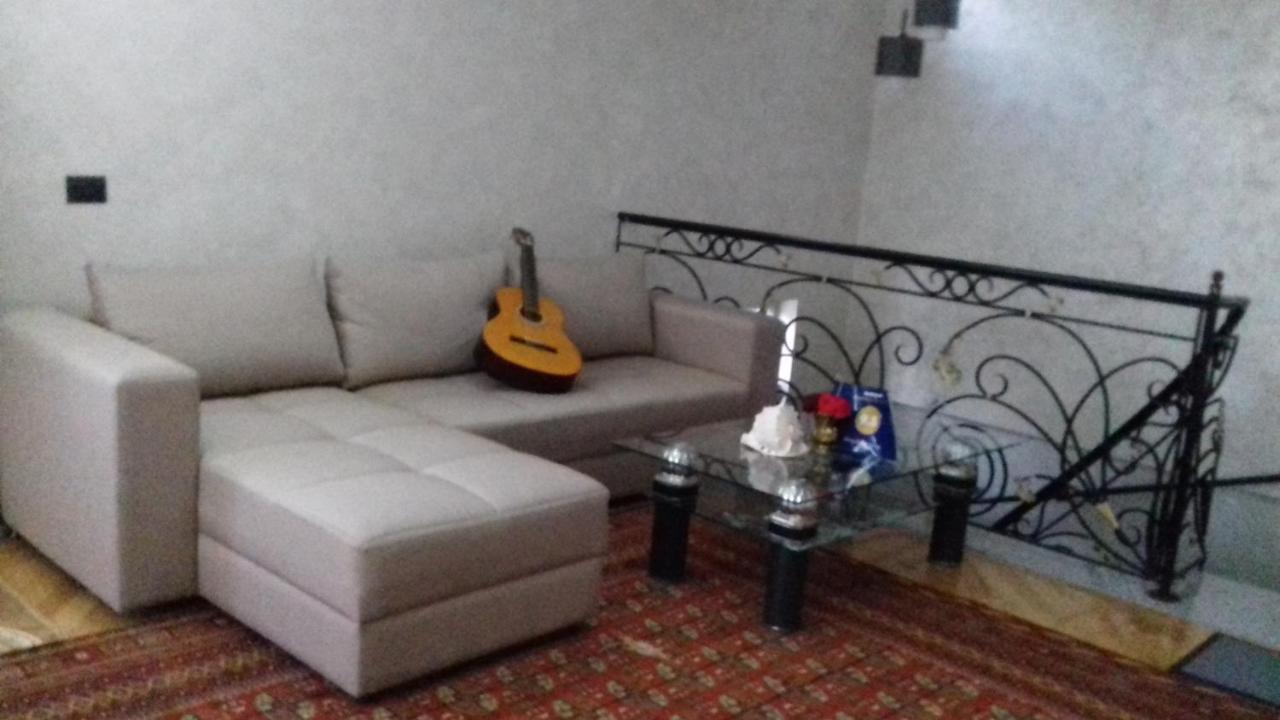 Makos Guest House Kutaisi Exterior photo